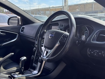 Used Volvo V40 2016 for sale - 79540200: Photo