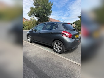 Used Peugeot 208 2013 for sale - 79552427: Photo