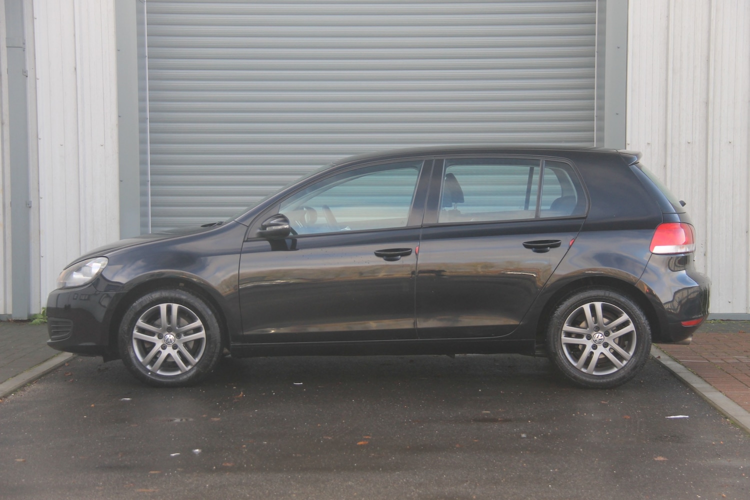 Used Volkswagen Golf 2010 for sale - 76984220: Photo 2