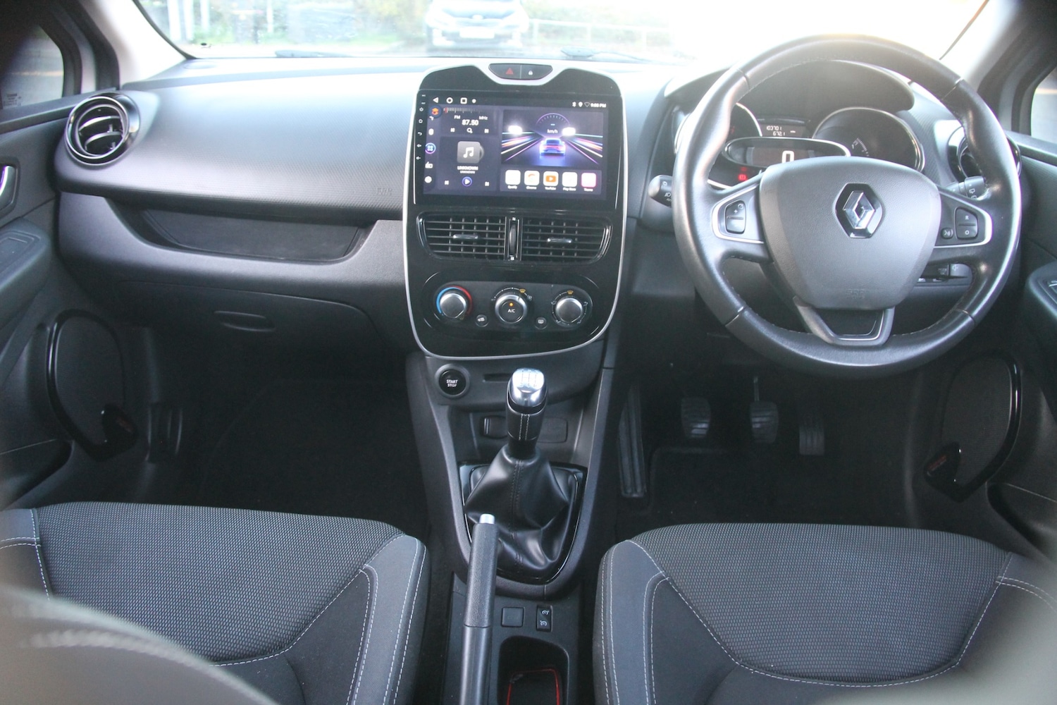 Used Renault Clio 2017 for sale - 76656405: Photo 31