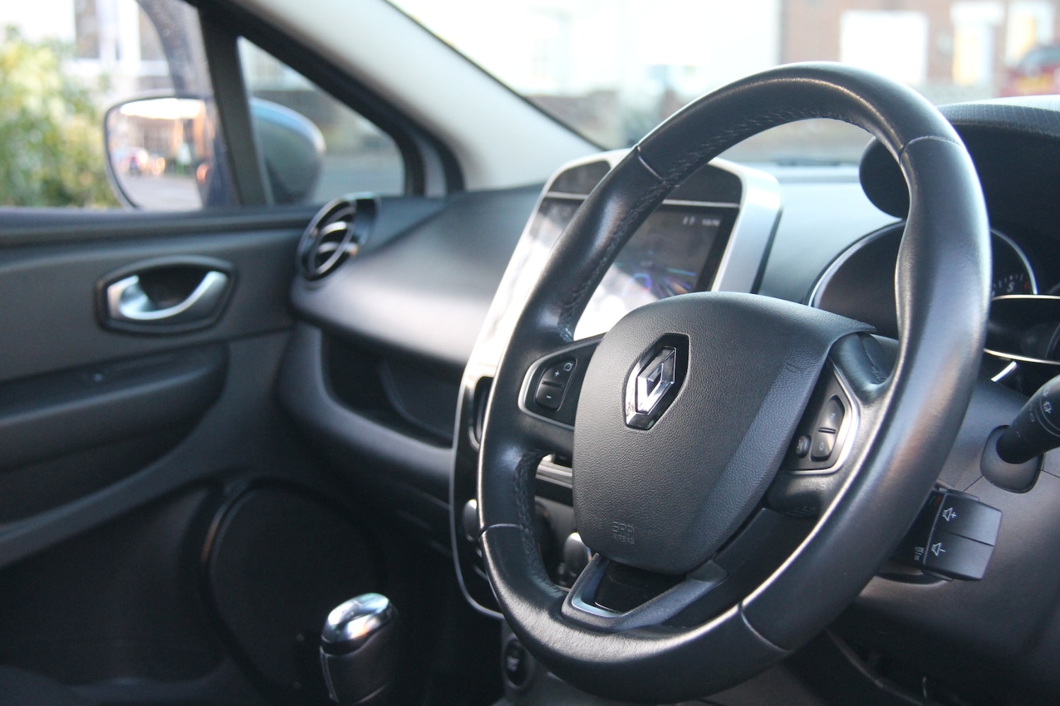 Used Renault Clio 2017 for sale - 76656405: Photo 35