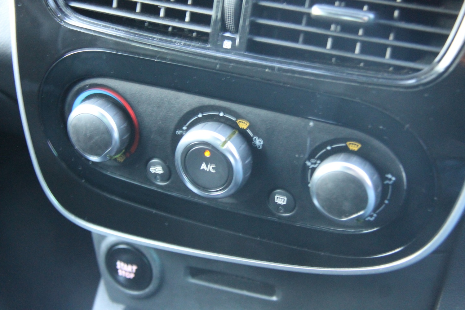 Used Renault Clio 2017 for sale - 76656405: Photo 40