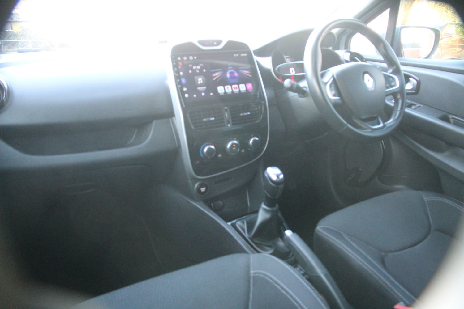 Used Renault Clio 2017 for sale - 76656405: Photo 9