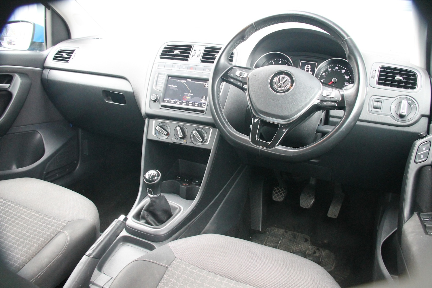 Used Volkswagen Polo 2015 for sale - 77968993: Photo 11