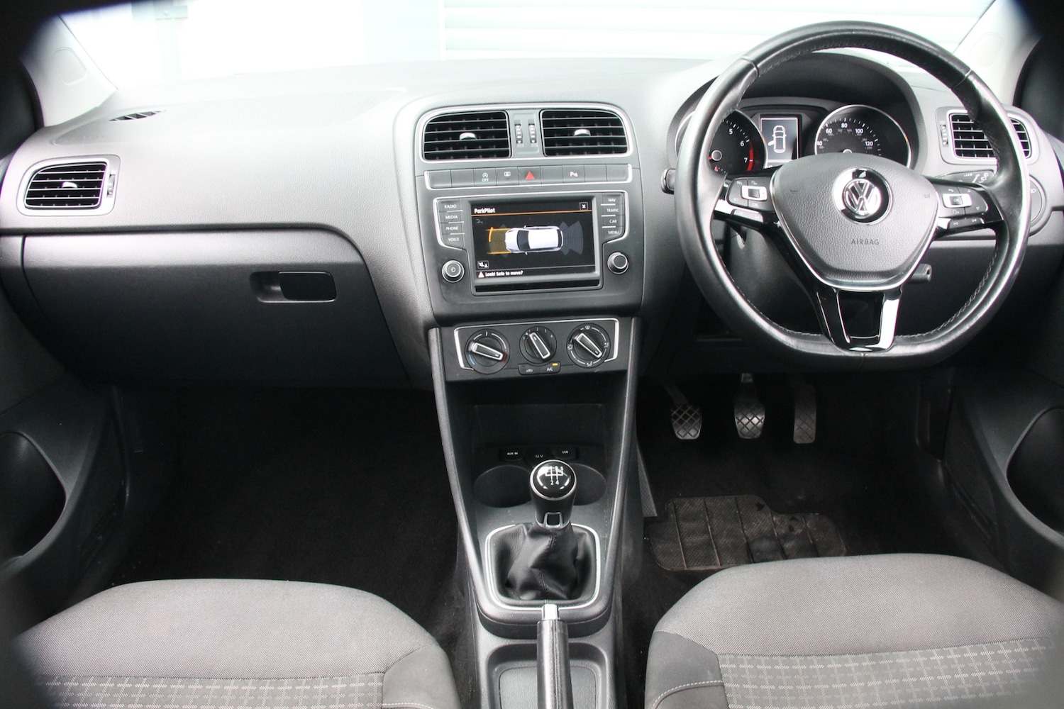 Used Volkswagen Polo 2015 for sale - 77968993: Photo 30