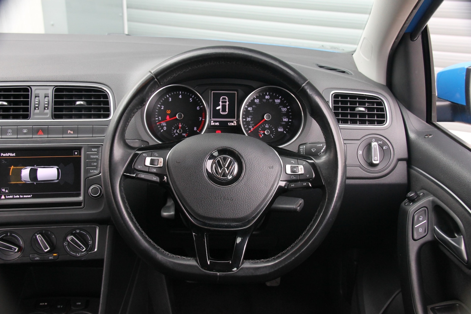 Used Volkswagen Polo 2015 for sale - 77968993: Photo 37
