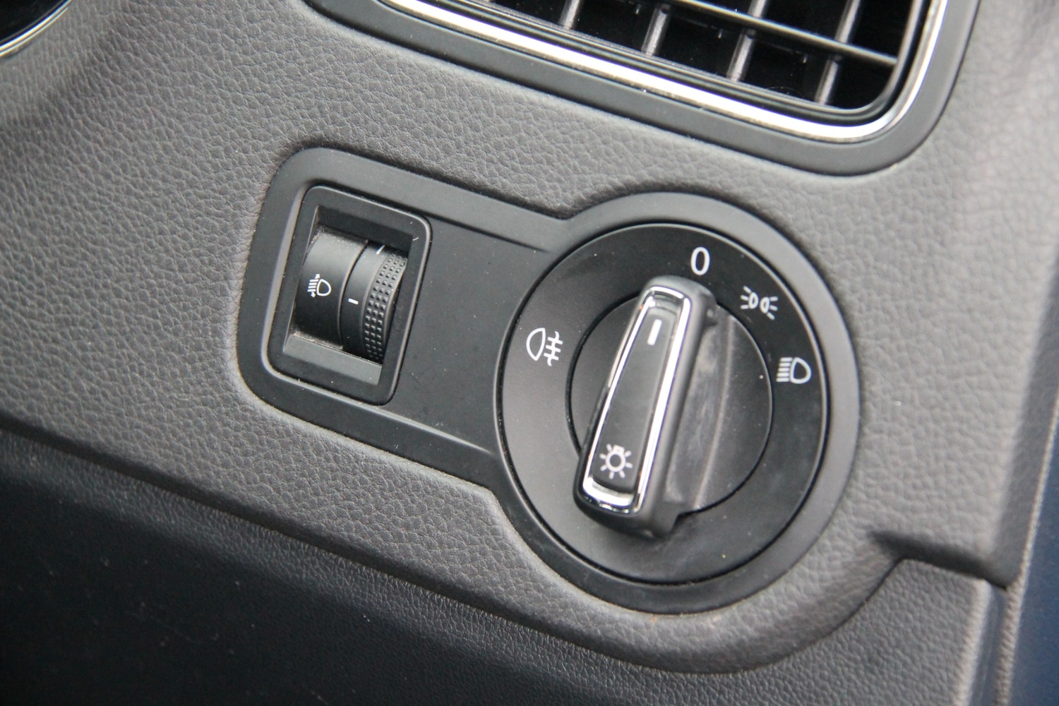 Used Volkswagen Polo 2015 for sale - 77968993: Photo 44