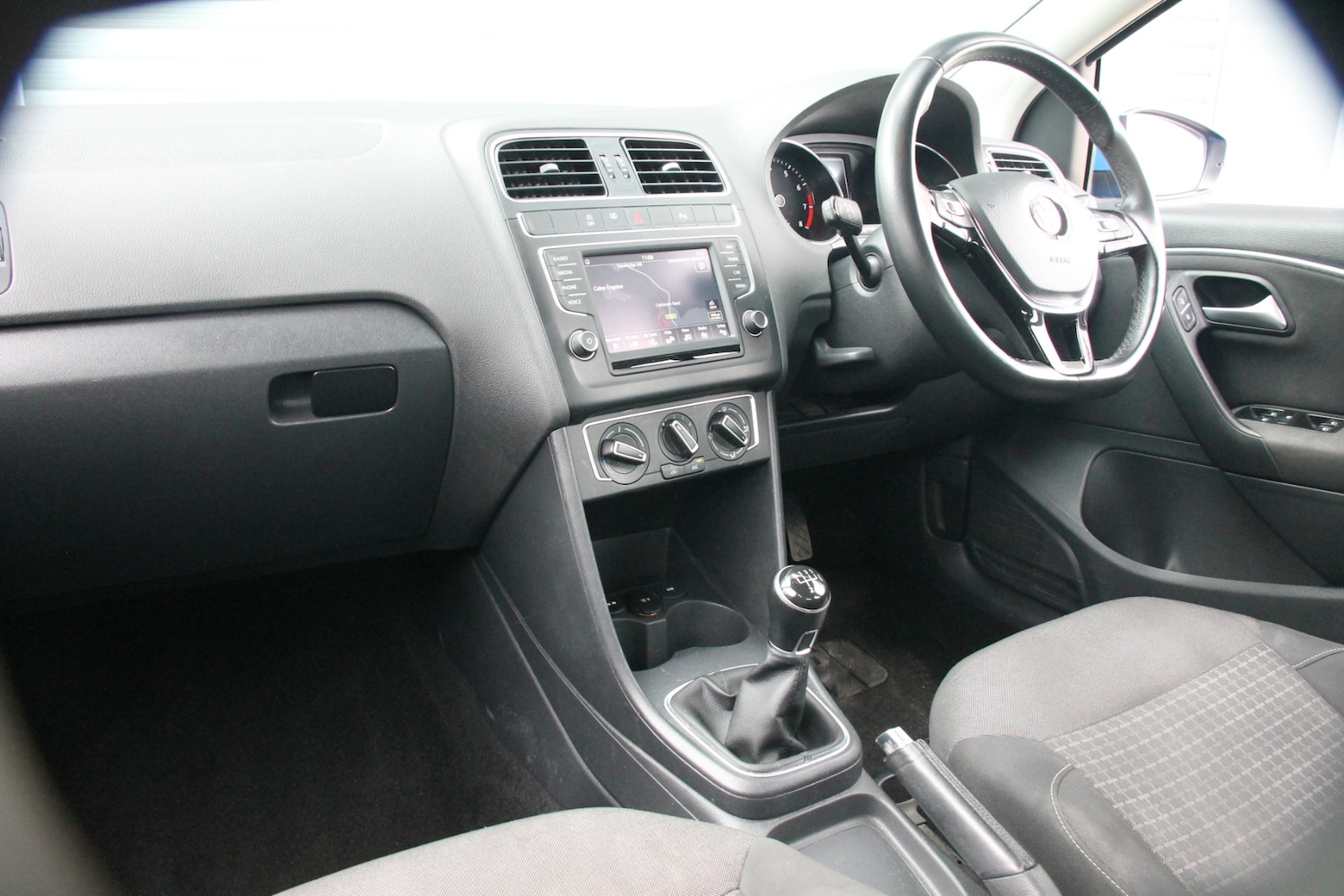 Used Volkswagen Polo 2015 for sale - 77968993: Photo 9