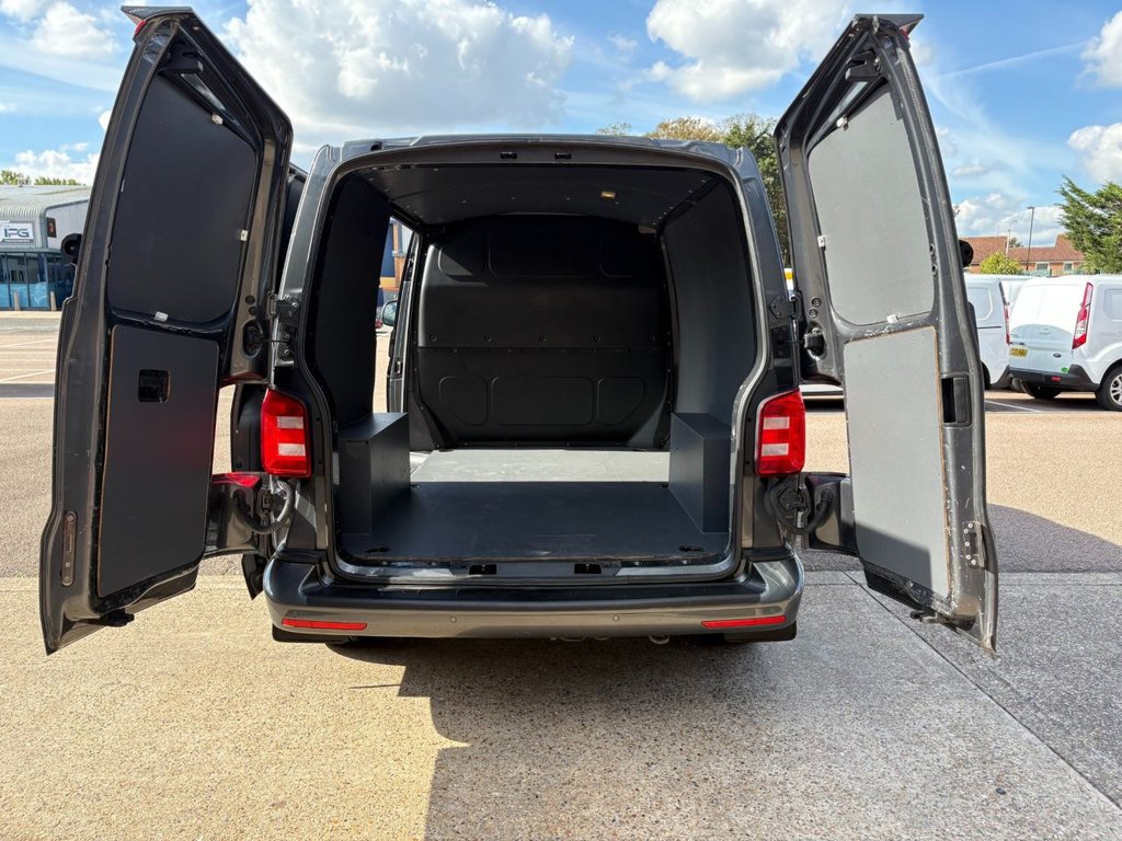 Used Volkswagen Transporter 2017 for sale - 75986621: Photo 9