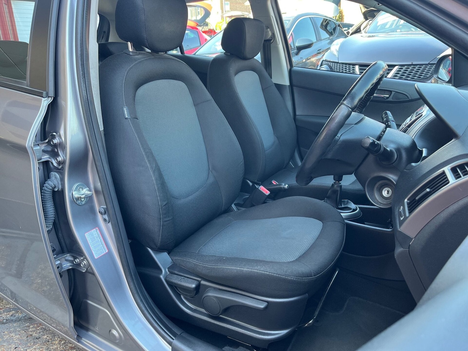 Used Hyundai i20 2014 for sale - 77931010: Photo 3