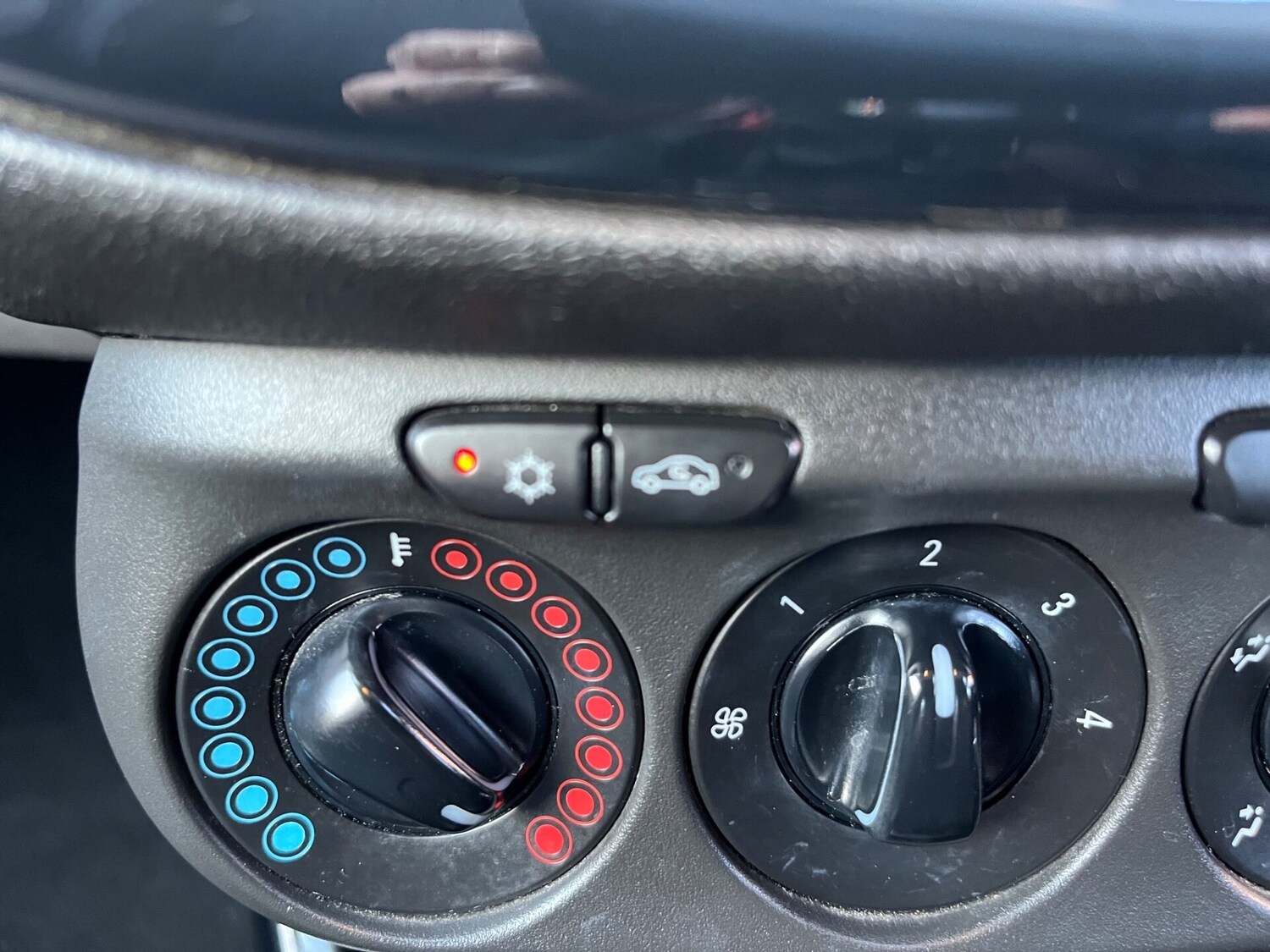 Used Vauxhall Corsa 2015 for sale - 76576676: Photo 17