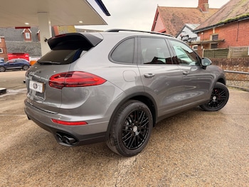Used Porsche Cayenne 2017 for sale - 79210966: Photo