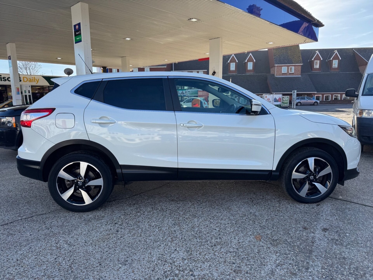 Used Nissan Qashqai 2017 for sale - 76723988: Photo 4