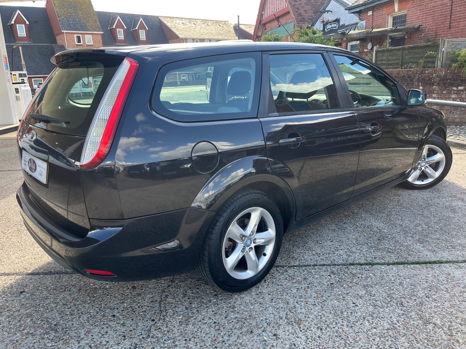 Used Ford Focus 2011 for sale - 76363139: Photo 2