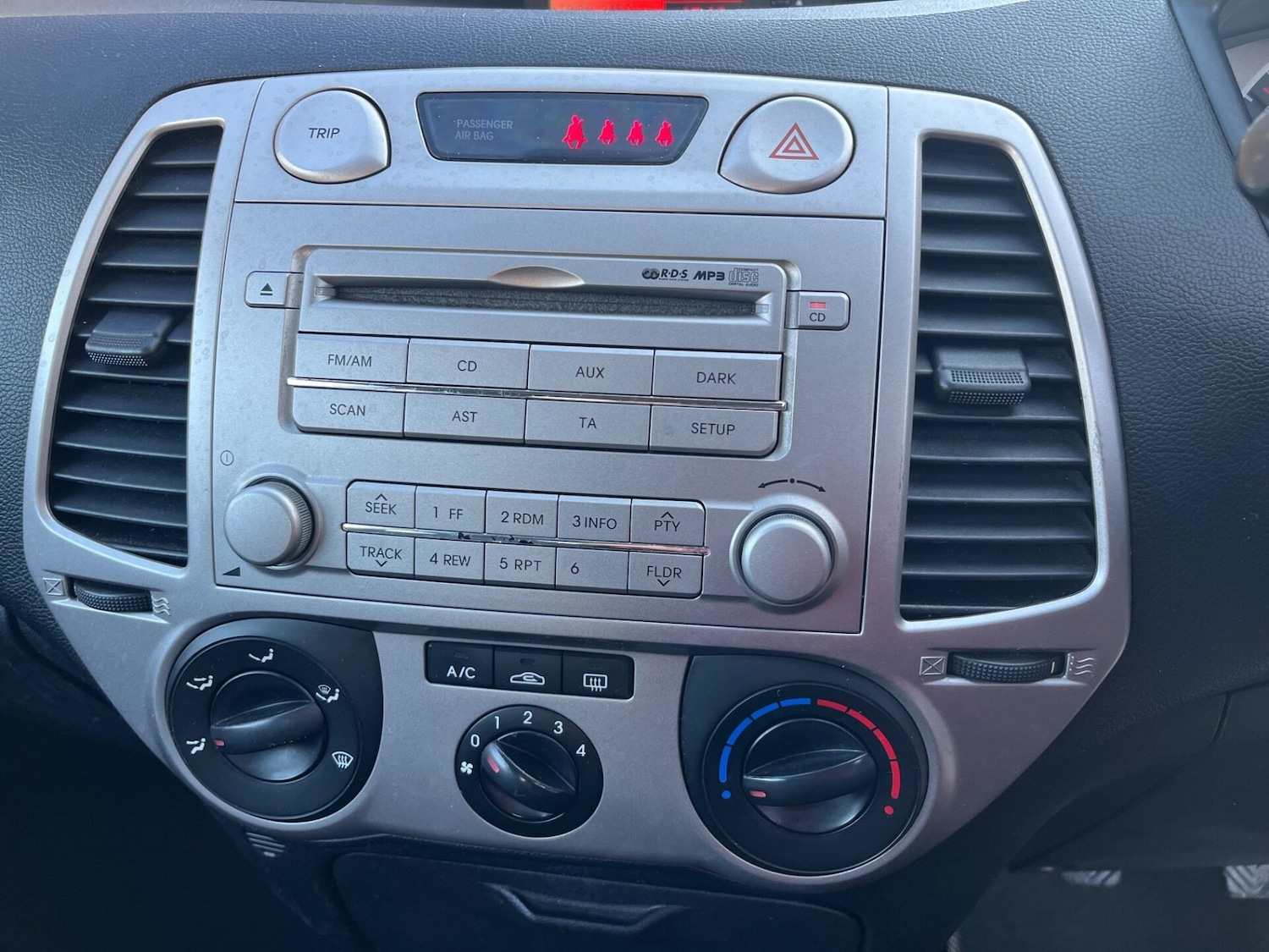 Used Hyundai i20 2009 for sale - 76236488: Photo 9