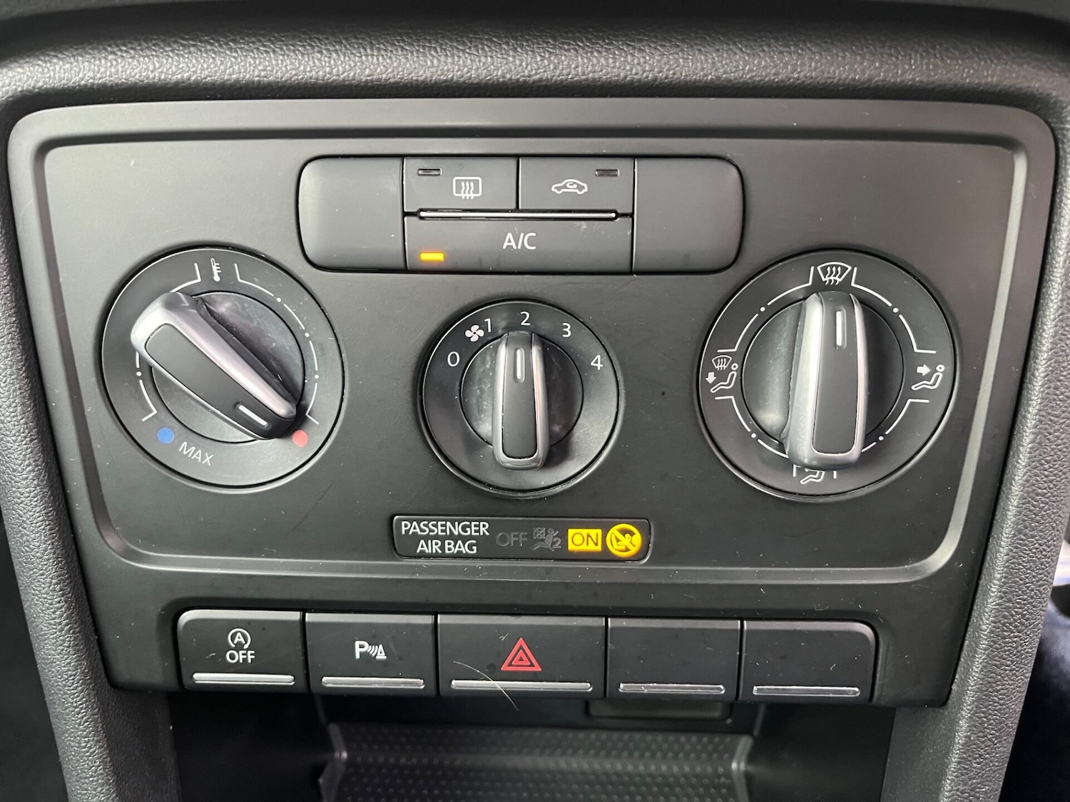 Used Volkswagen Beetle 2015 for sale - 76334348: Photo 14