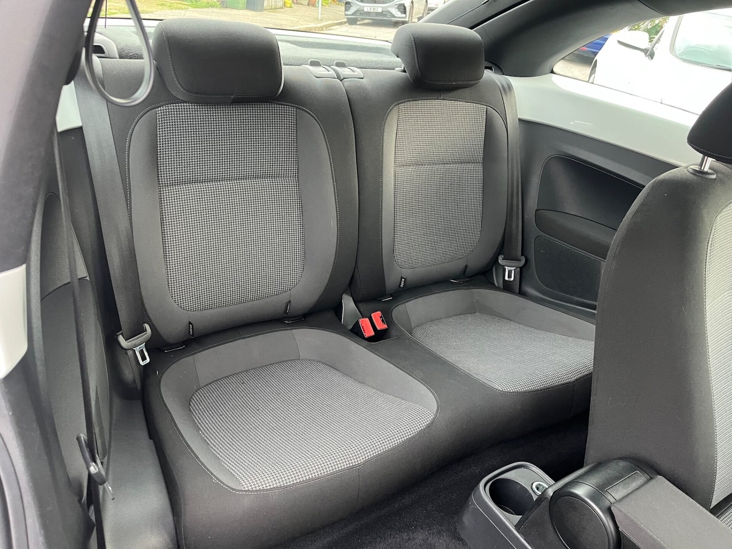 Used Volkswagen Beetle 2015 for sale - 76334348: Photo 7