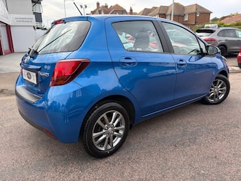 Used Toyota Yaris 2015 for sale - 79571654: Photo