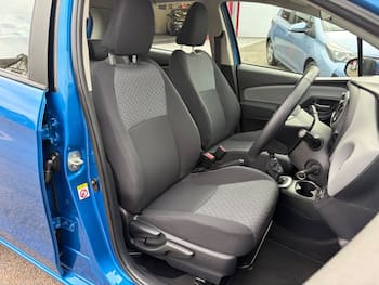 Used Toyota Yaris 2015 for sale - 79571654: Photo