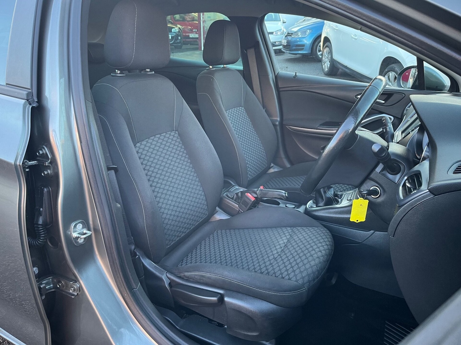 Used Vauxhall Astra 2017 for sale - 76807111: Photo 3