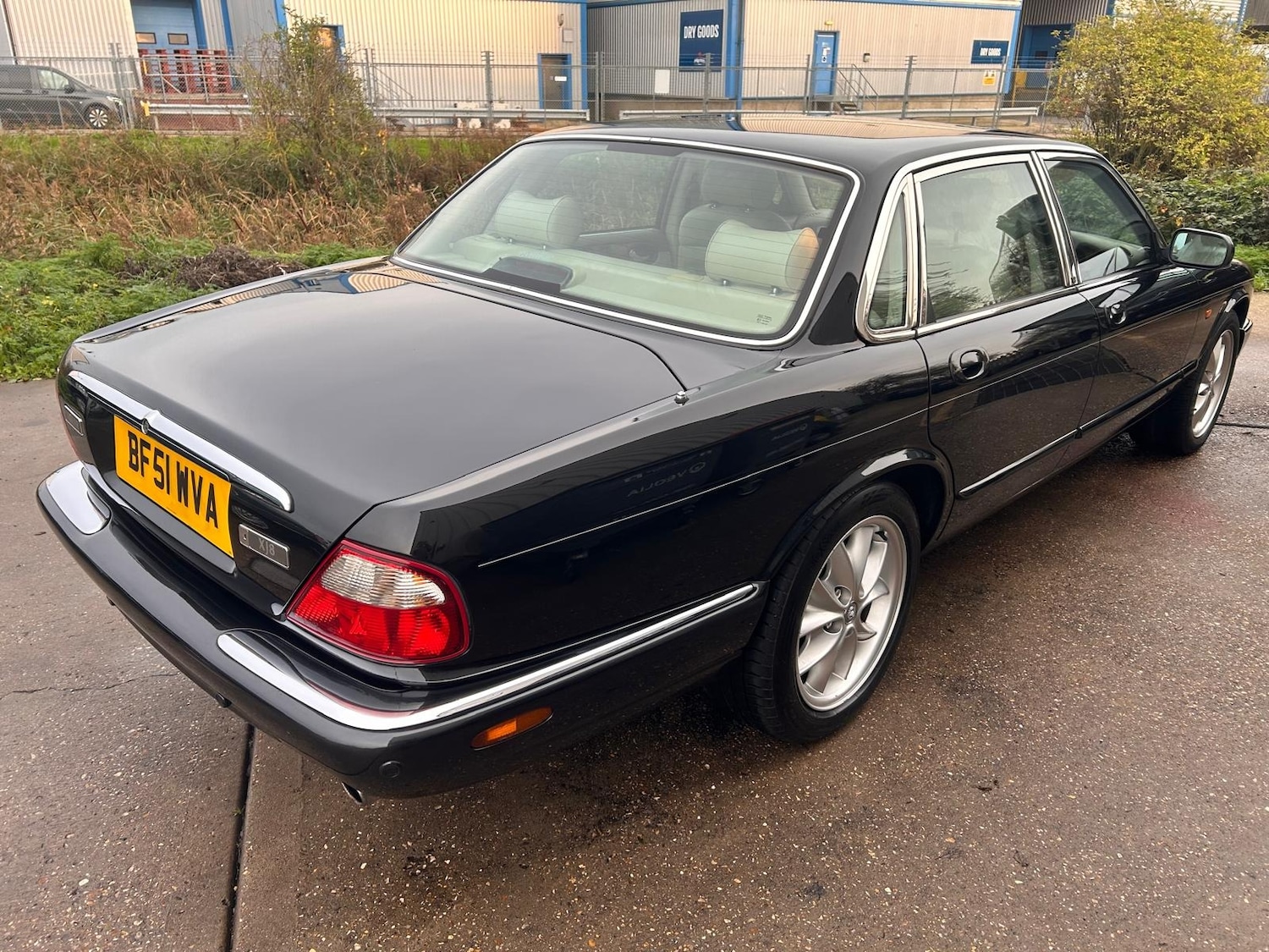 Used Jaguar XJ 2001 for sale - 76504902: Photo 3