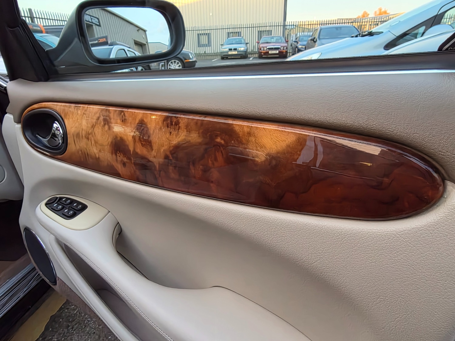 Used Jaguar XJ 2001 for sale - 76504902: Photo 56