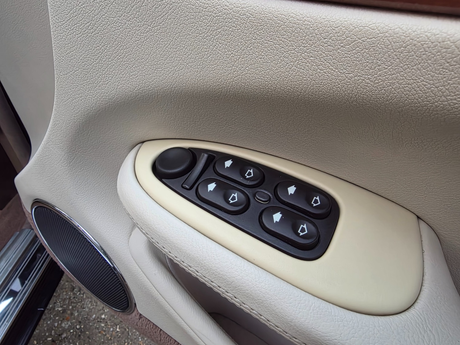 Used Jaguar XJ 2001 for sale - 76504902: Photo 71