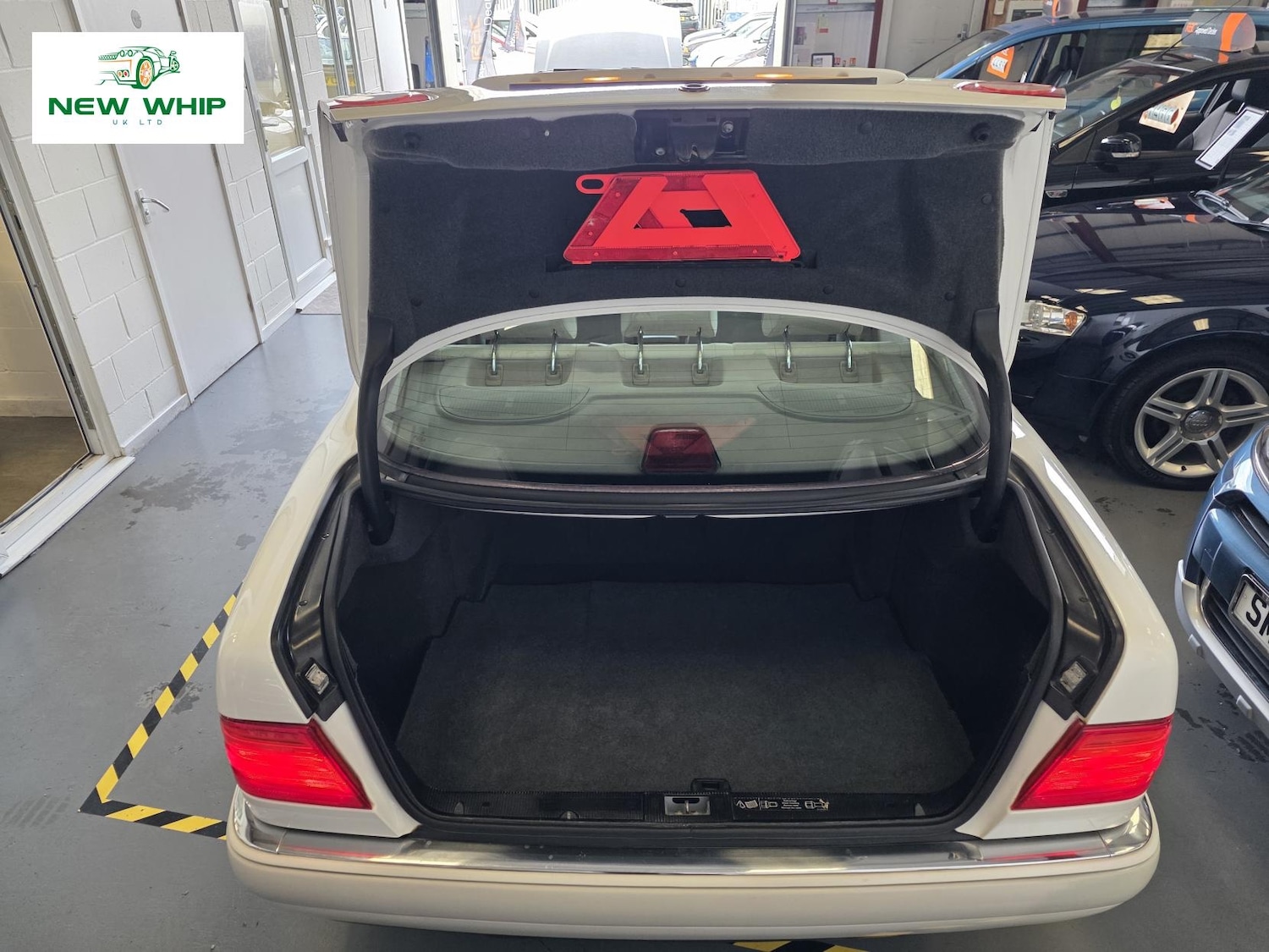 Used Mercedes-Benz E Class 1998 for sale - 76045610: Photo 10