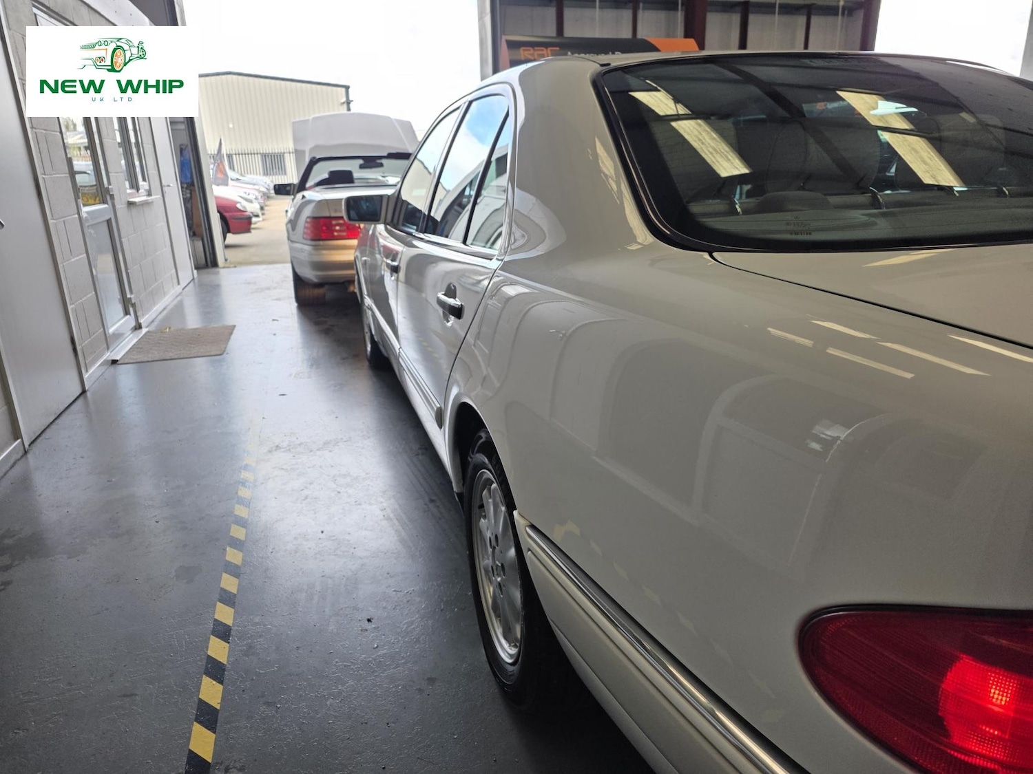 Used Mercedes-Benz E Class 1998 for sale - 76045610: Photo 36