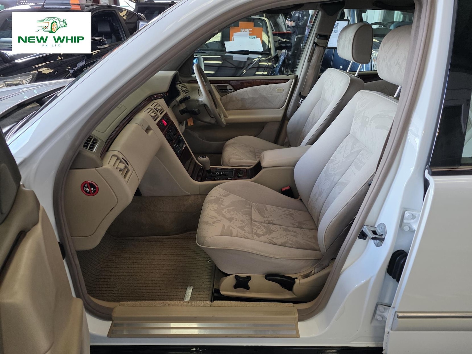 Used Mercedes-Benz E Class 1998 for sale - 76045610: Photo 5