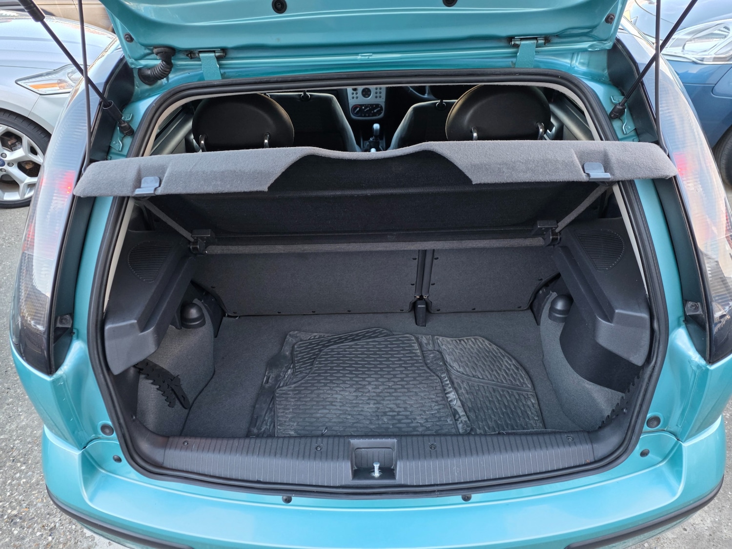 Used Vauxhall Corsa 2003 for sale - 76422111: Photo 16