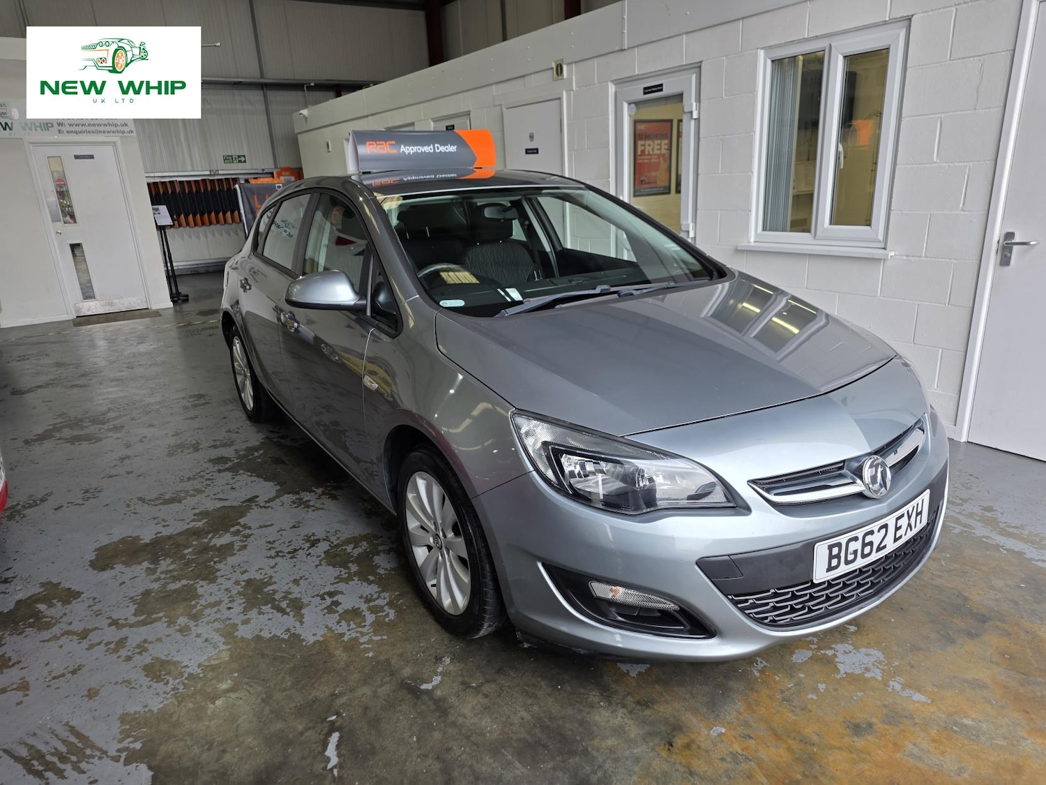 Used Vauxhall Astra 2012 for sale - 77536399: Photo 2