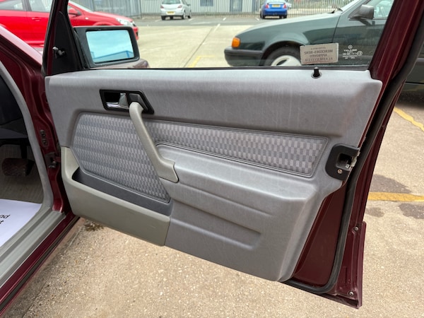 Used Mercedes-Benz 190 1992 for sale - 75668159: Photo 17