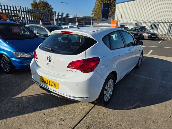 Used Vauxhall Astra 2013 for sale - 76238494: Photo 2