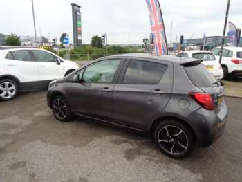 Used Toyota Yaris 2015 for sale - 72175109: Photo
