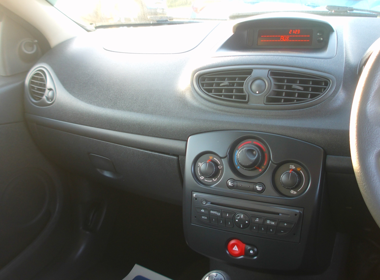 Used Renault Clio 2009 for sale - 76554442: Photo 12