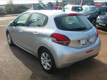 Used Peugeot 208 2015 for sale - 77820038: Photo