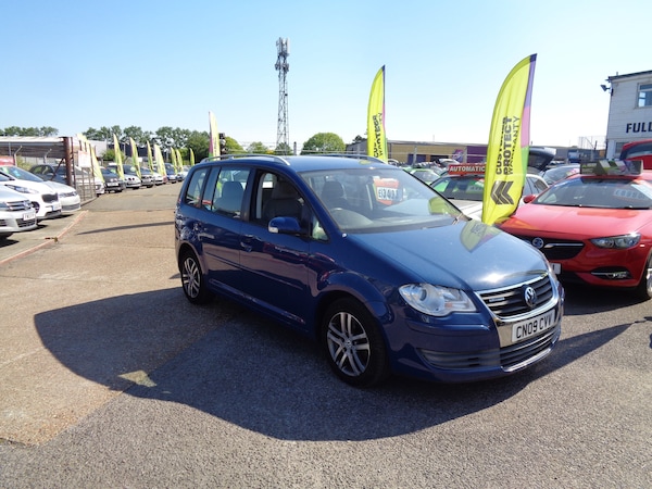 Used Volkswagen Touran 2009 for sale - 74620359: Photo 1