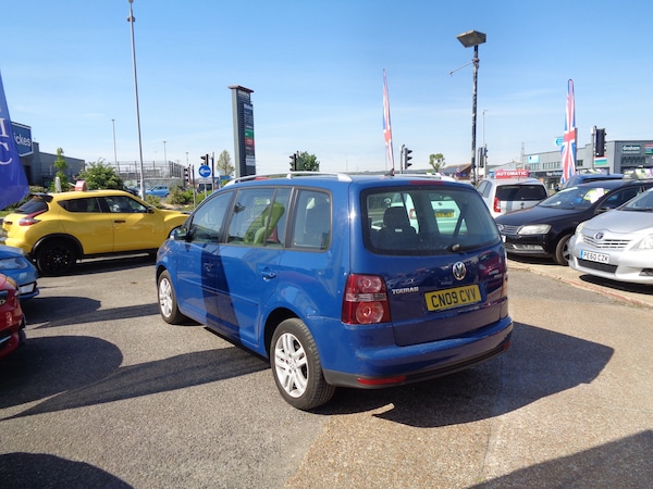 Used Volkswagen Touran 2009 for sale - 74620359: Photo 4