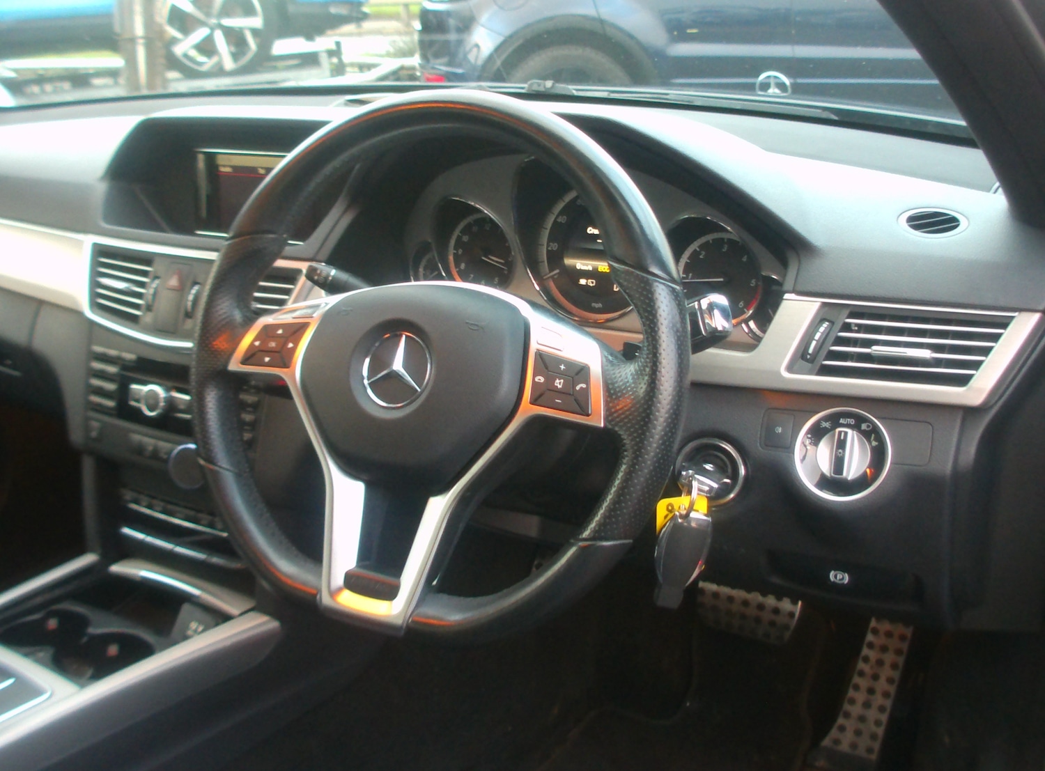 Used Mercedes-Benz E Class 2013 for sale - 76830835: Photo 10
