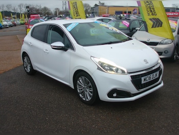 Used Peugeot 208 2016 for sale - 76961870: Photo