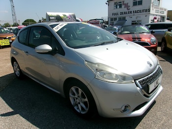 Used Peugeot 208 2012 for sale - 79241151: Photo