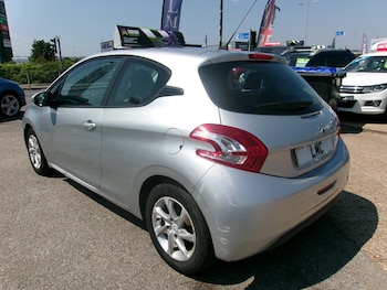 Used Peugeot 208 2012 for sale - 79241151: Photo