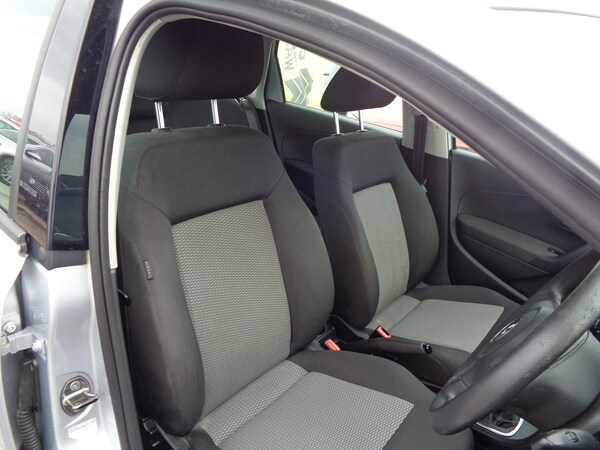 Used Volkswagen Polo 2010 for sale - 74117109: Photo 9