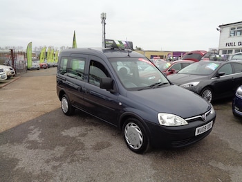 2009 (09) - TOUR ESSENTIAL AUTOMATIC WHEEL CHAIR CONVERSION CDTI 5-Door
