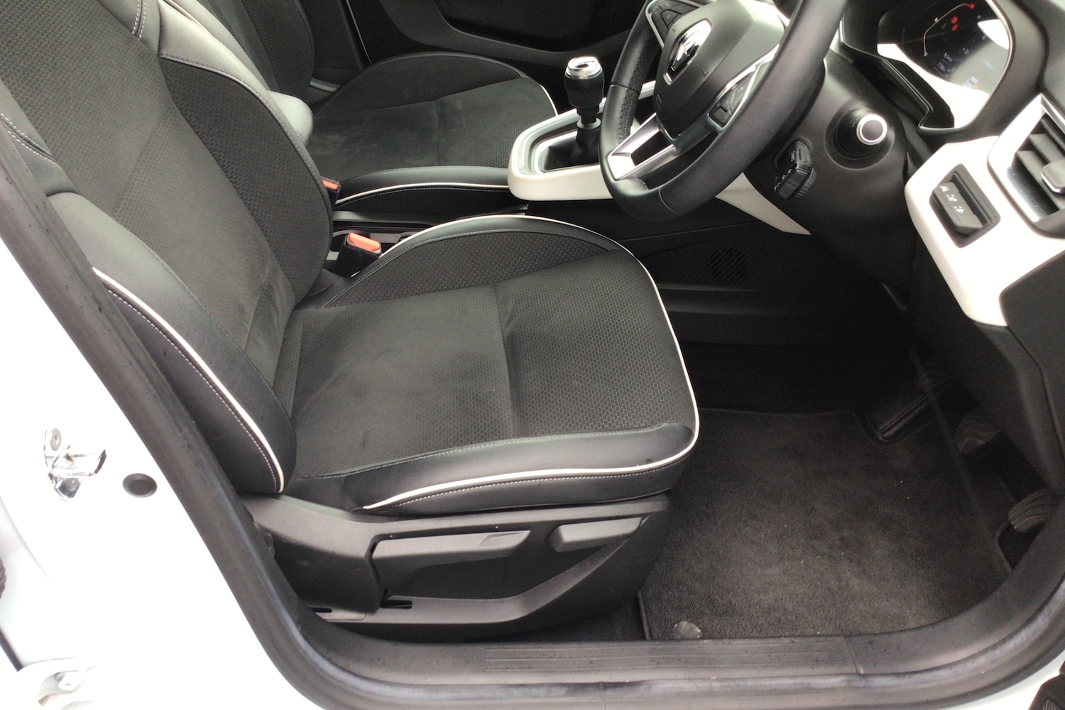 Used Renault Clio 2021 for sale - 76681354: Photo 19