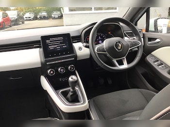 Used Renault Clio 2021 for sale - 76681354: Photo