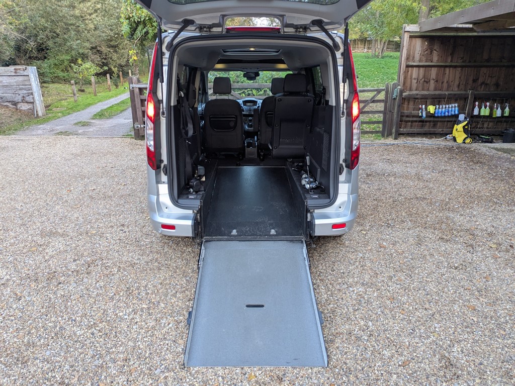 Used Ford Grand Tourneo Connect 2017 for sale - 76415424: Photo 16