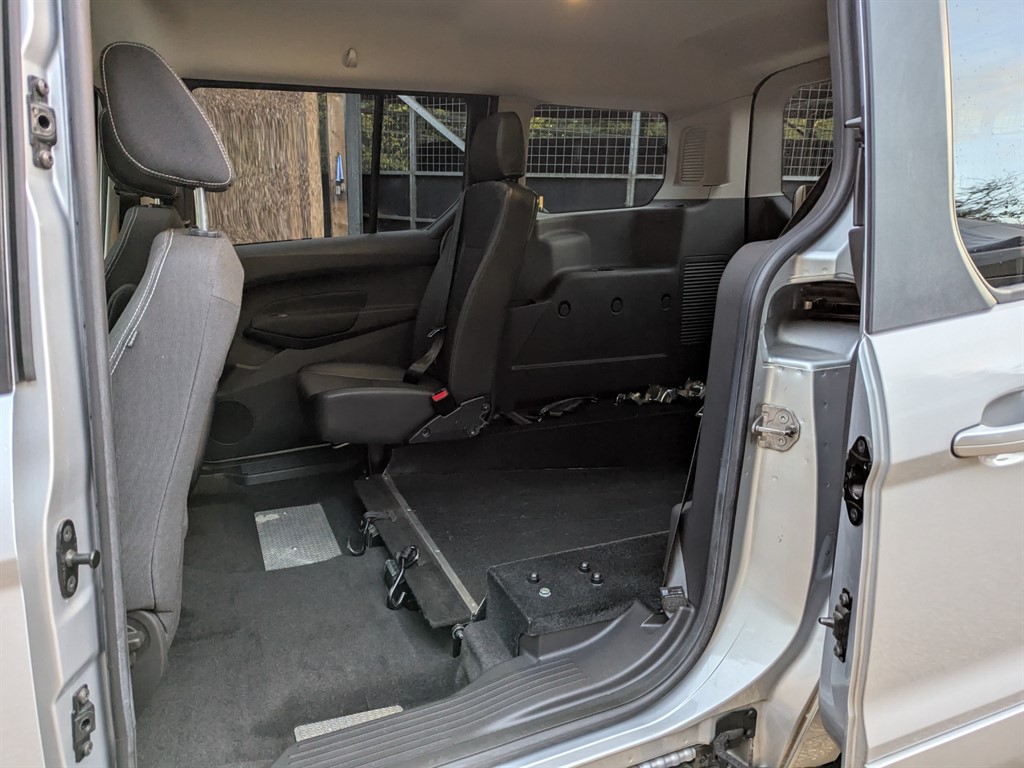 Used Ford Grand Tourneo Connect 2017 for sale - 76415424: Photo 24