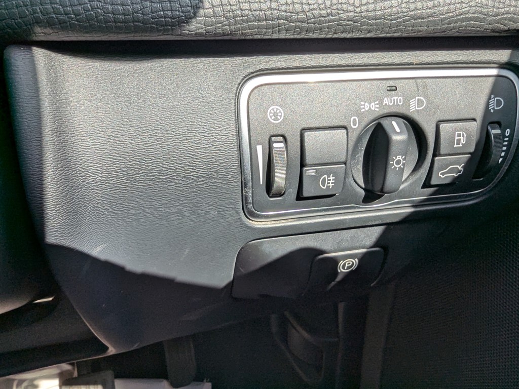 Used Volvo XC60 2017 for sale - 76419678: Photo 28